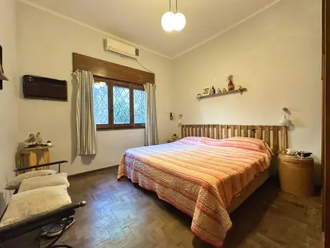 Casa de 3 ambientes con parque + 2 Locales