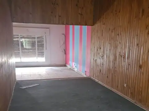 Casa 8 ambientes con 2 baños