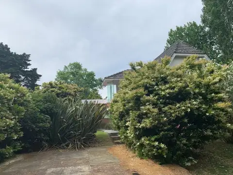 Casa en Venta con 4 cocheras