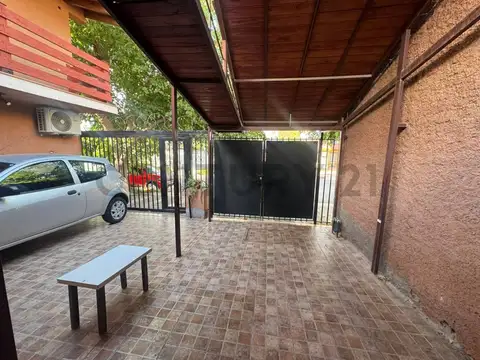 Casa en Venta con 2 cocheras