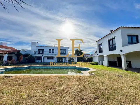 Casa en Venta con 5 cocheras