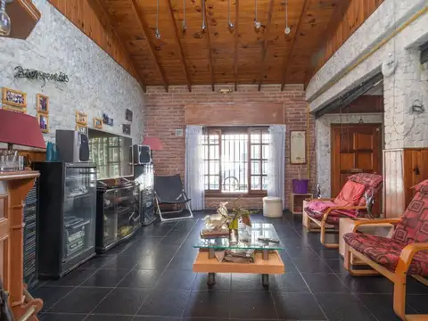 Venta Casa 3 Amb. Cochera Quincho Parrilla Terraza