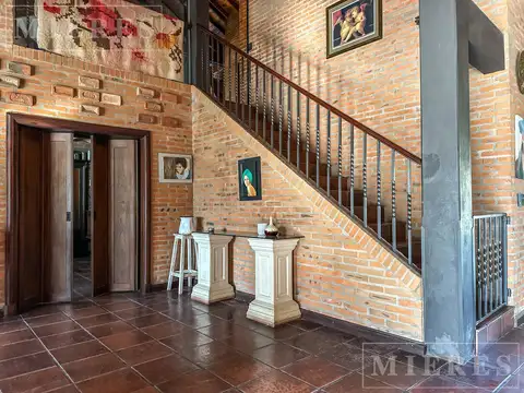 Casa 10 ambientes con 6 baños