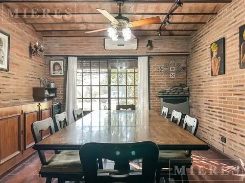 Casa en Venta con 2 cocheras