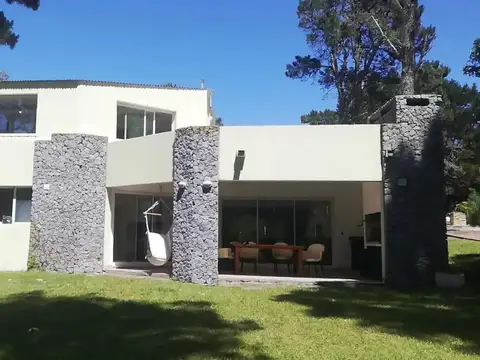 De Los Langostinos e/ Shaw y Anchoita