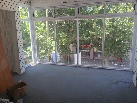 Oficina ubicada 100 mts. Plaza San Justo