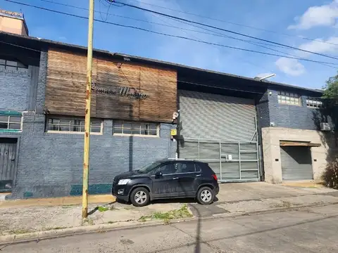 Galpón 3650 m² con frente y salida a 4 calles - Moron