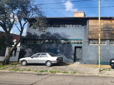 Galpón 3650 m² con frente y salida a 4 calles - Moron