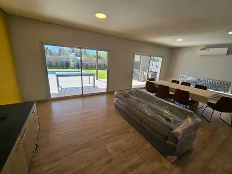 Casa en Venta en Pilar del Este - Santa Guadalupe, USD 189.000