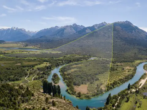 Campo de 444 Has con Costa de Río Carrileufu