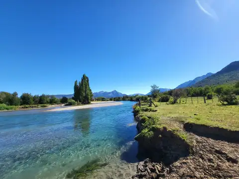 Campo de 444 Has con Costa de Río Carrileufu