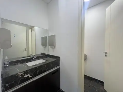 Oficina en Venta con 6 cocheras