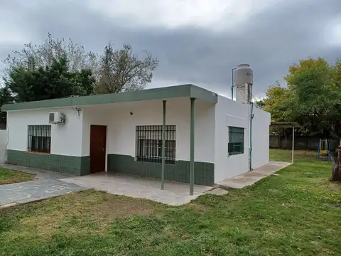 Casa | 2 Dormitorios | Amplio lote libre | Cochera | Granadero Baigorria