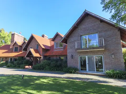 Casa en  Mayling Country Club - 5 dormitorios -