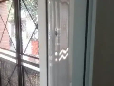 Ph de 3 ambientes al frente con patio, garage y terraza