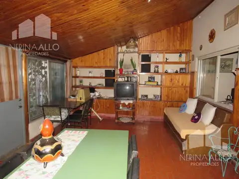 Casa 5 ambientes con 2 baños