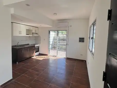 Depto Tipo Casa en Alquiler en Ituzaingo Norte, $ 450.000