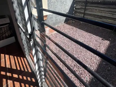 Depto Tipo Casa en Alquiler con 1 cocheras