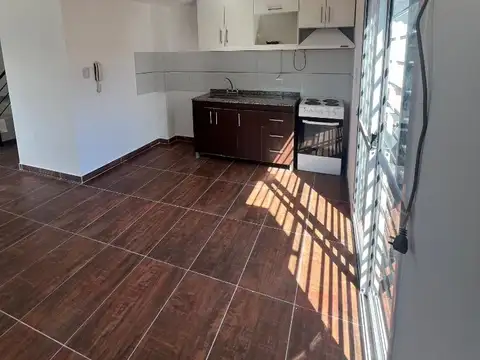 Depto Tipo Casa 3 ambientes con 2 baños