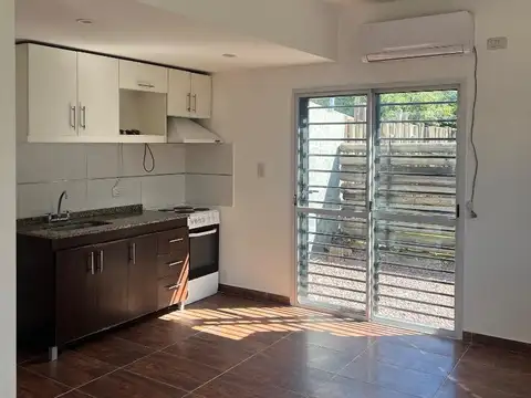 Depto Tipo Casa en Alquiler de 2 dormitorios