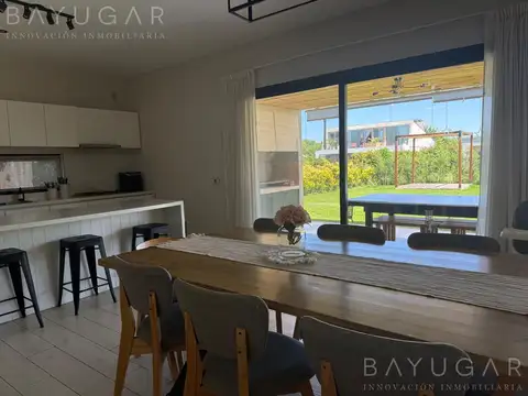 Casa en Venta con 6 cocheras