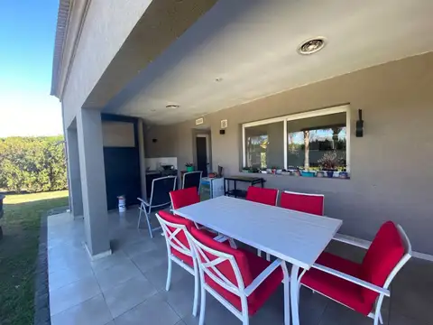 Casa 5 ambientes con 3 baños