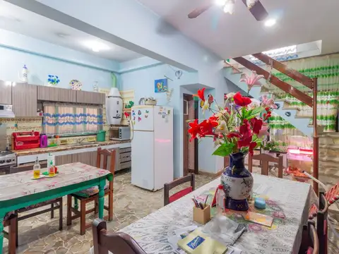 Casa en Venta con 2 cocheras