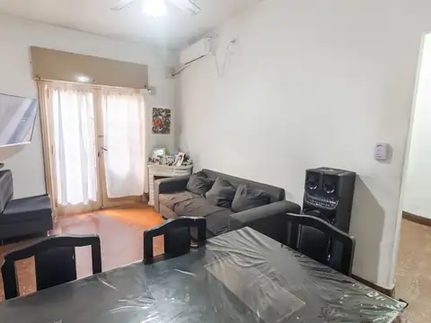 VENTA PH EN FLORES 3 AMBIENTES CON PATIO