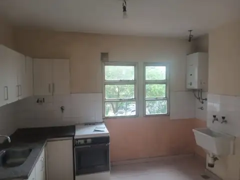 4 AMB C/BALCÓN EN COMPLEJO CERRADO BIEN UBICADO