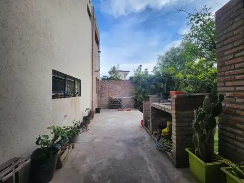 Casa 6 ambientes con 1 baño