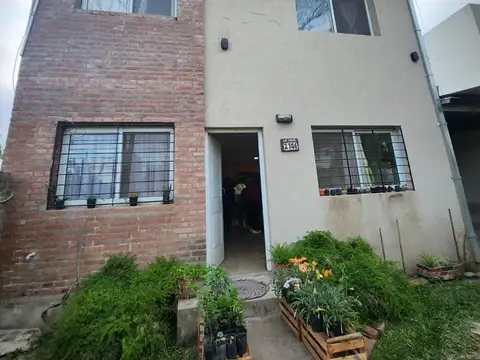 CASA DE 3 DORMITORIOS + COMODIN - TERRENO 300 M2 - PROFESIONAL COUNTRY CLUB - FUNES