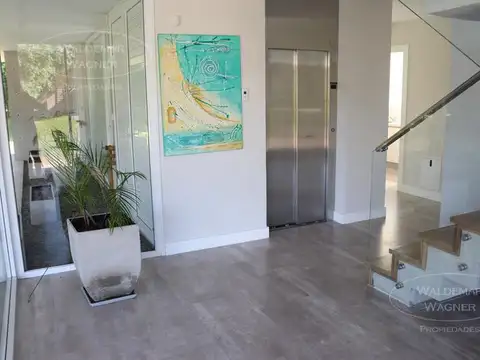 Casa en Venta en Carilo, USD 1.800.000