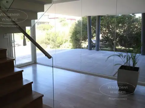 Casa 10 ambientes con 6 baños