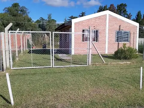 Casa en venta - 2 Dormitorios 1 Baño - Zárate