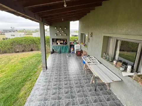 * *CASA al pie de las sierras con excelente vista y naturaleza en Barrio "LOS MILAGROS" de Santa Ros