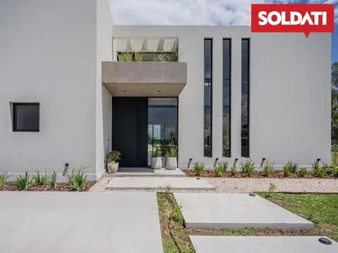 Casa en Venta con 4 cocheras