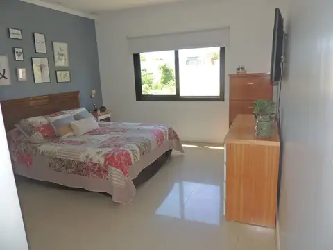 Casa 5 ambientes con 4 baños