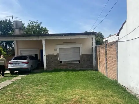 VENDE PROPIEDAD IDEAL 2 FAMILIAS SOBRE CALLE 2 DE ABRIL AL 1100, ENTRE LAS DE MALVINAS Y GUIDO SPANO