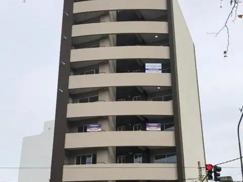 Excelente monoambiente sobre avenida en venta! 2°C