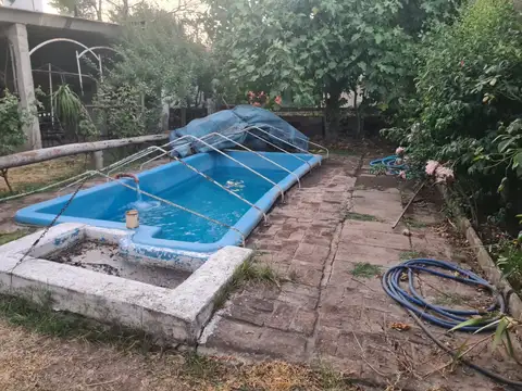 OPORTUNIDAD  CASA QUINTA EN VENTA  4 DORMITORIOS, PARQUE, QUINCHO, PILETA