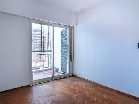 Venta Semipiso 2 dormitorios con cochera, externo con dos balcones, excelente ubicación