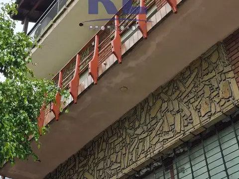 Deposito primer piso y Cocheras en planta baja