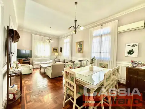 Casa en Venta con 4 cocheras