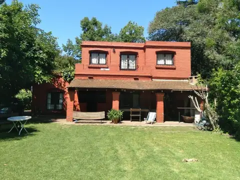 Casa en Alquiler con 1 cochera