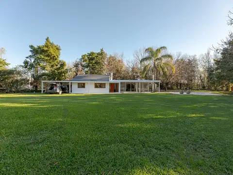 Casa en Alquiler con 2 cocheras