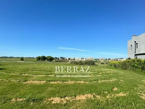 Terreno en Venta en El Cantón - Barrio Golf, USD 110.000