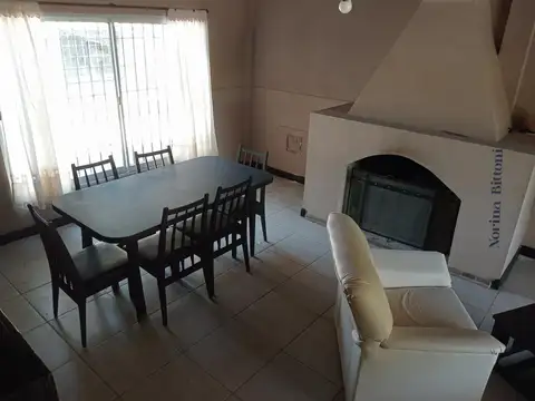 Casa en Alquiler Temporal con 1 cochera