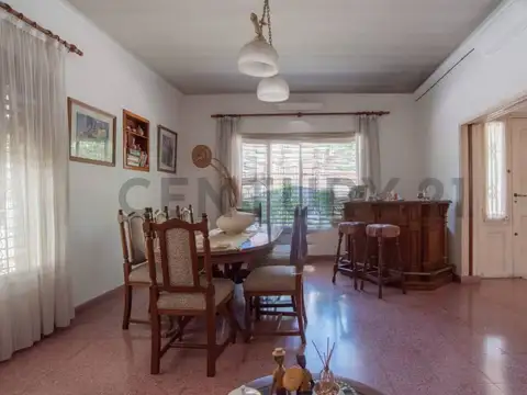 VENTA CASA DE 2 PLANTAS EN GUARANI 2100 EL PALOMAR