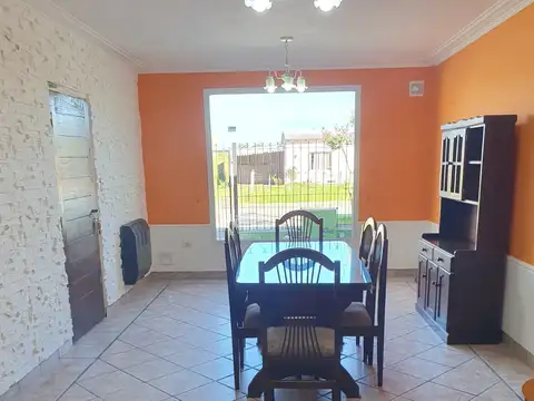 Casa 5 ambientes con 3 baños