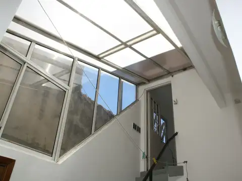 Villa del Parque PH 3 amb con entrepiso.Recién pintado.